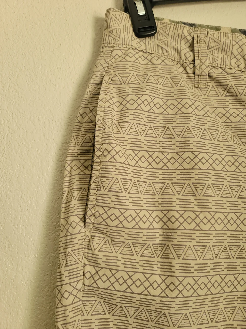 Aeropostale Double-sided shorts, camouflage and Tan Geometric-Print Men’s - Picture 3 of 7